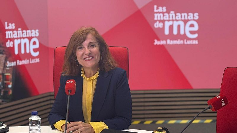 Elvira Lindo: "Hay que prestar oídos a todo el mundo" - Las mañanas de RNE | Escuchar