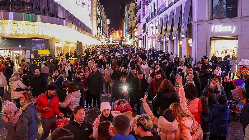 Espanya, un país de 50 milions d'habitants - De nit | Escoltar