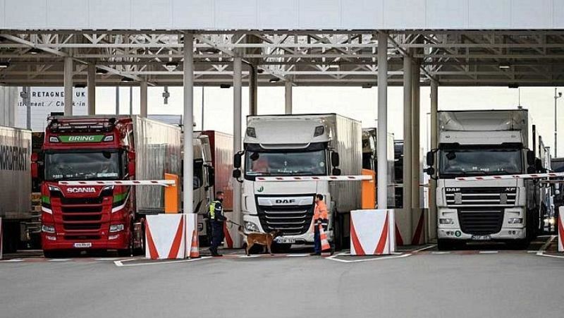 LOS CAMIONES BUSCAN CONDUCTORES PARA SUS VOLANTES - Escuchar ahora