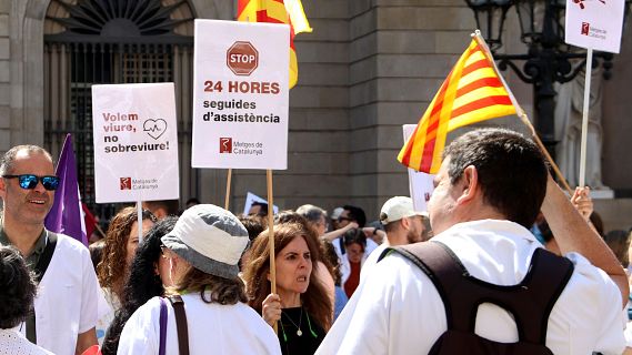 Els metges catalans exigeixen a Illa que negoci� en l'onzena jornada de vaga