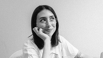 Alba G. Mora y su primera novela, 'Cosita'
