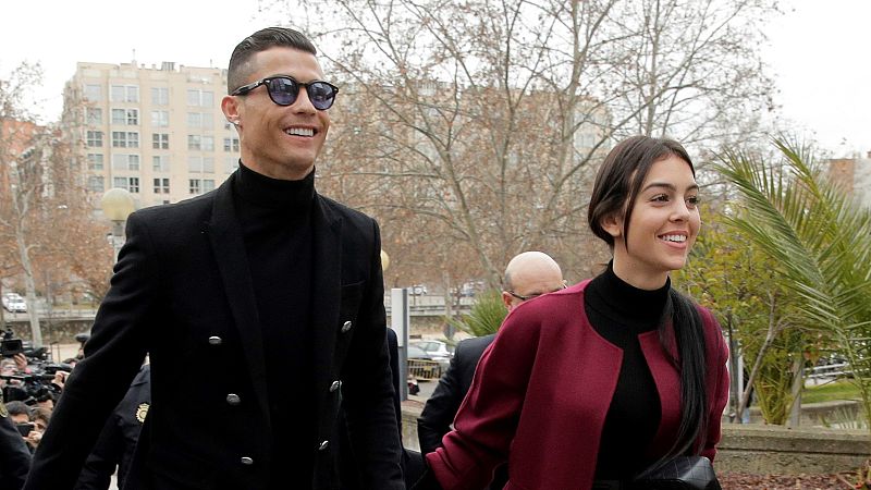 El Pla B - Manel Ferrer i els detalls de la possible boda entre Georgina i Cristina Ronaldo - L'Entrellat | Escoltar