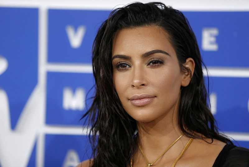 Bon dia i bona sort - La cl�usula milion�ria que cal signar per assistir a la festa de Kim Kardashian - Bon dia i bona sort | Escoltar