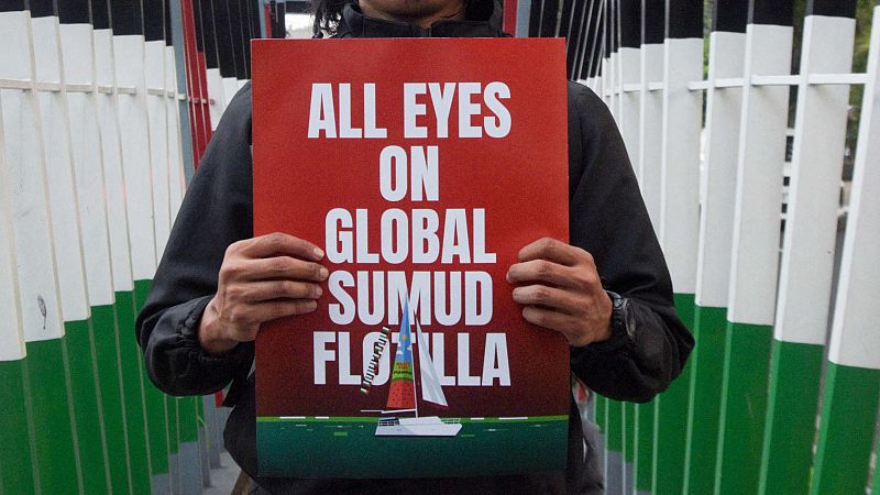 Santiago, miembro de la Flotilla: "Han sido más agresivos" - Mediodía en RNE | Escuchar