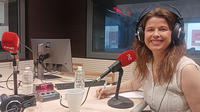 No es un d�a cualquiera - Dialenguando con lola Pons: realistas o imaginarios | Escuchar