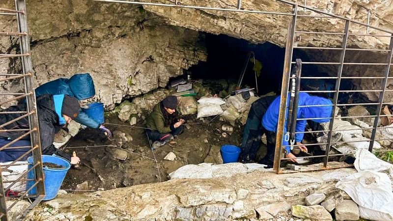 La Cova 338 redefine la prehistoria de los Pirineos