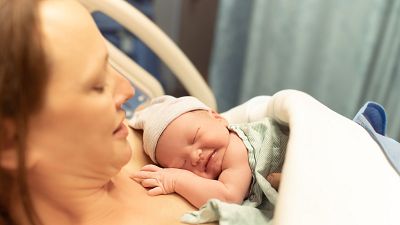 Afrontar la maternidad en el extranjero - Marca Espa�a | Escuchar