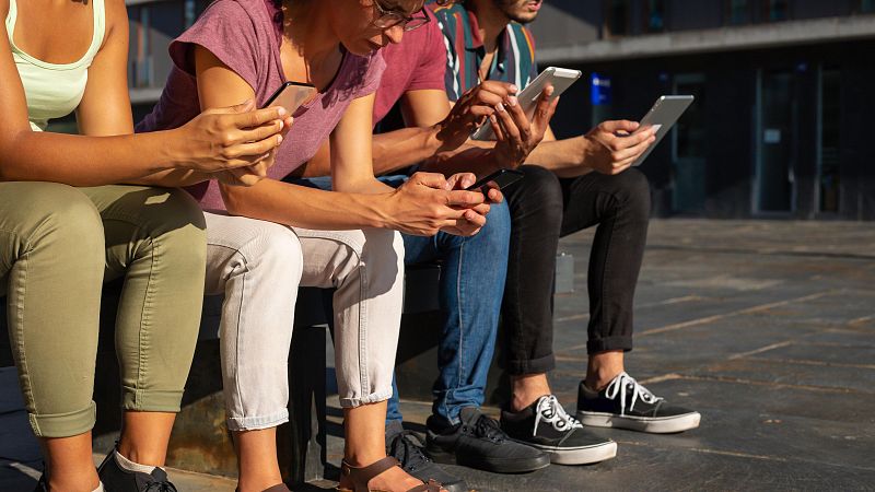 Segona hora: Posem el Zoom a la meritocràcia en dubte: l’esforç ja no garanteix ni progrés ni mobilitat social - Xavifòrnia | Escoltar
