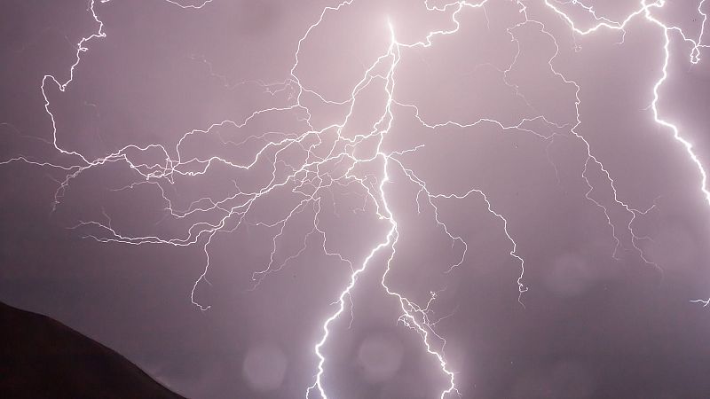 El mat� de R�dio 4 - La calorada acabar� amb fortes tempestes, pedregades i una patacada de les temperatures - El mat� de R�dio 4 | Escoltar