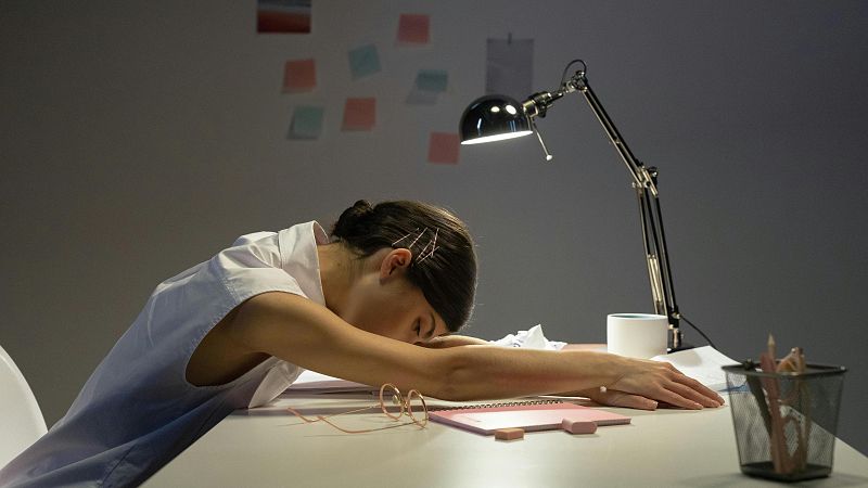 Segona hora: Posem el Zoom a la fi de la cultura del hustle: viure per treballar? - Xavif�rnia | Escoltar