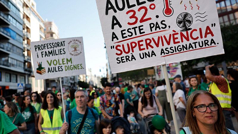 L'Entrellat - Vaga educativa, el comiat d'Alexia Putellas, tert�lia amb Arturo Puentre, Llu�s Quevedo i Vicen� Sanclemente i la c�pula de calor - L'Entrellat | Escoltar