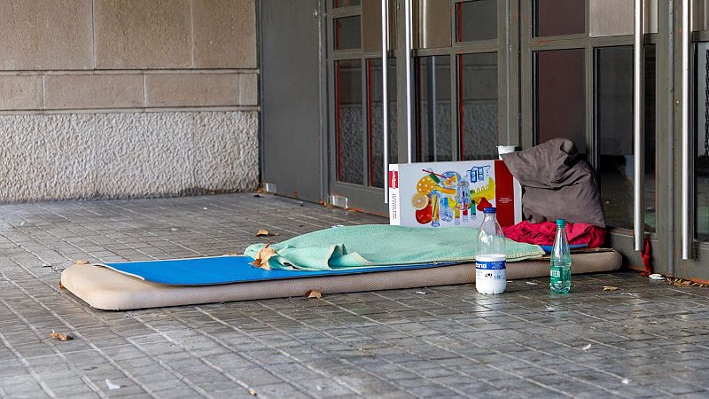 Arrels recull voluntaris per a l'enquesta als sense llar | Marga Esparza