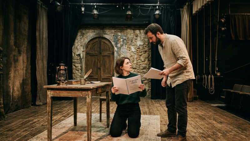 Preguntas a la historia - En una obra de teatro, ¿qué entendemos por acotación? - 05/06/26 - Escuchar ahora