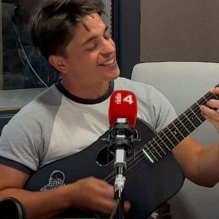 Cesc Sansalvadó ens canta 'Love to live this way'