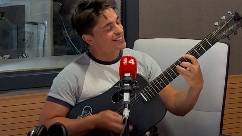 El mat� de R�dio 4 - Cesc Sansalvad� ens canta 'Love to live this way' - El mat� de R�dio 4 | Escoltar