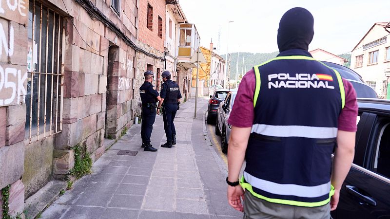 Casares destaca el éxito de la operación que ha desmantelado una red criminal en Torrelavega - Cantabria Informativos | Escuchar