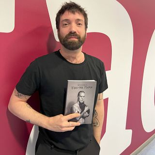 Néstor Barbosa explora el grooming en su novela "Nuestra pluma"