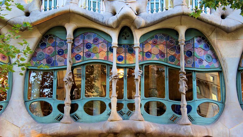 10.000 Lugares para viajar con Ángela Gonzalo - Gaudi, el arquitecto que convirtió Barcelona en un paisaje de criaturas fantásticas - 31/05/26 - Escuchar ahora
