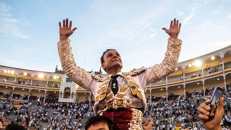 Puerta Grande para Ferrera en Madrid, Morante y Pablo Aguado en Aranjuez, y Emilio de Justo y Julio Méndez en Cáceres - Clarín | Escuchar