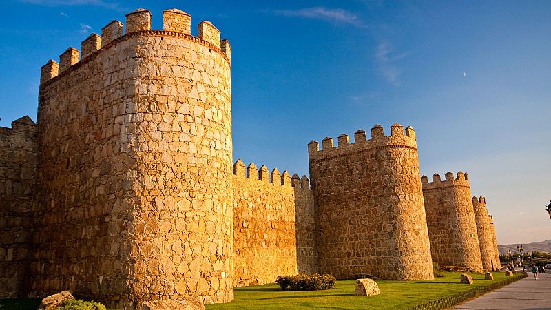 De torreones a puentes levadizos, una ruta entre murallas - En clave Turismo | Escuchar