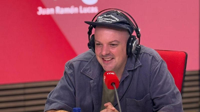 Carlangas entra en su 'Universo paralelo' y vuelve al rock - Las mañanas de RNE | Escuchar