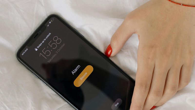 El mat� de R�dio 4 - Consells per despertar-nos millor: quanta estona hem d'esperar abans de mirar el m�bil - El mat� de R�dio 4 | Escoltar