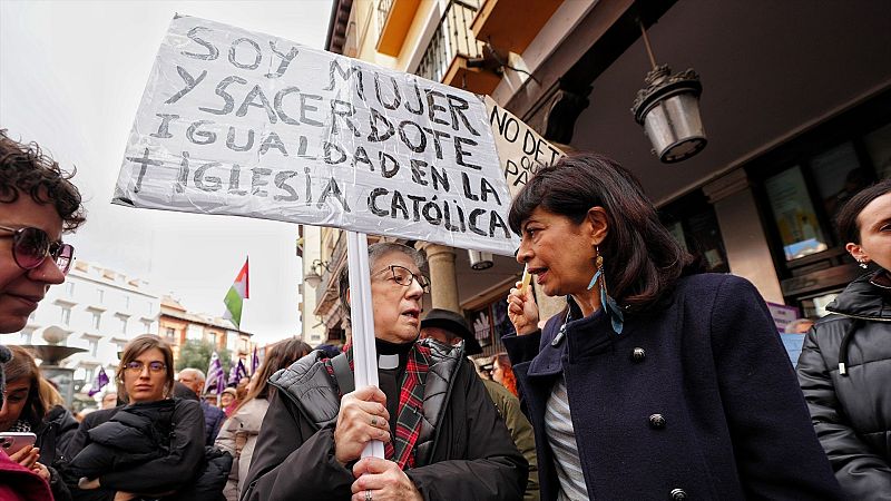 El papel de las mujeres en la Iglesia católica - Reportajes en Radio 5 | Escuchar