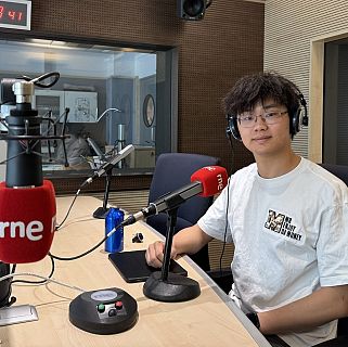 在两种文化间“起飞”的华裔少年
