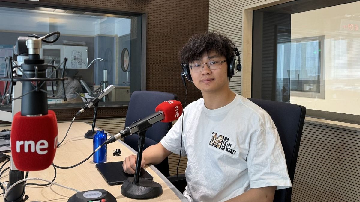 在两种文化间“起飞”的华裔少年