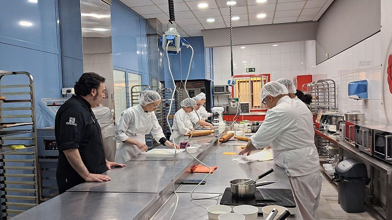 El `Oviedo Llambión´ promocionará la repostería asturiana hasta el 14 de junio - Asturias Informativos | Escuchar