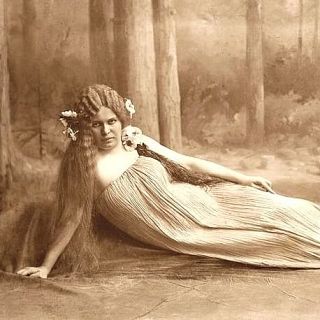 Rusalka sobre las olas