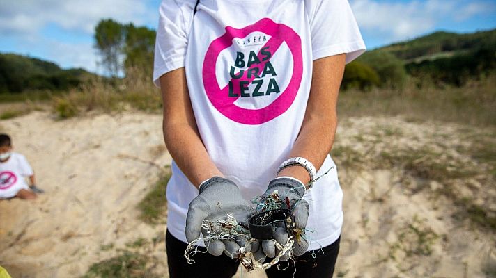 Recogida de 'basuraleza' para concienciar sobre los residuos