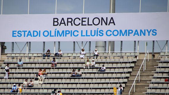 Música, castellers i 40.000 persones esperant el papa