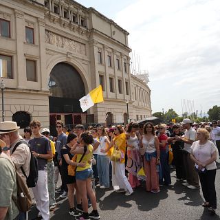 La preparació de l'Estadi Olímpic pel Papa amb Tito Ramoneda i Xavier Pérez Esquerdo, primera jornada de les PAU i tertúlia amb Leo Espluga, Magda Oranich i Álex Sàlmon