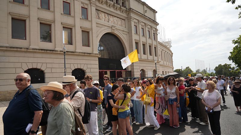 L'Entrellat - La preparaci� de l'Estadi Ol�mpic pel Papa amb Tito Ramoneda i Xavier P�rez Esquerdo, primera jornada de les PAU i tert�lia amb Leo Espluga, Magda Oranich i �lex S�lmon - L'Entrellat | Escoltar
