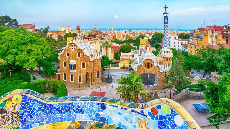 Paseo eterno por la Barcelona de Gaudí - En clave Turismo | Escuchar