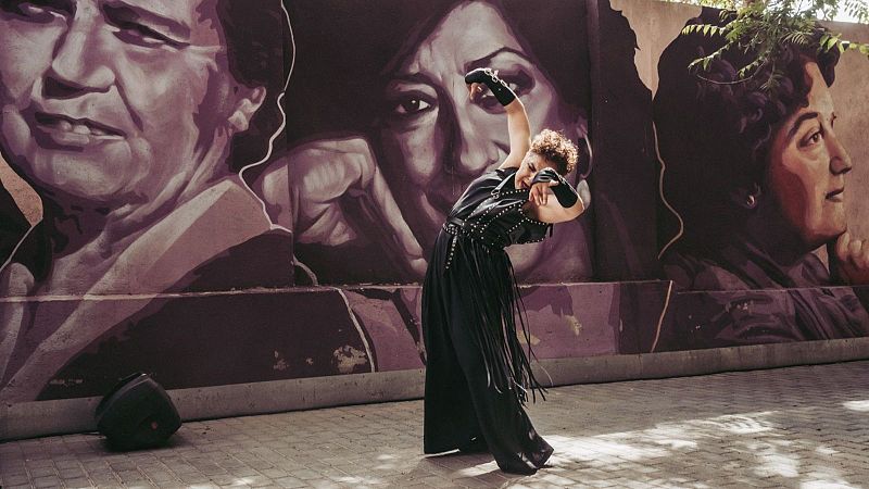 De la Feria del Libro de Madrid a cruzar con Sara Cano su "Puente de Plata" - A compás | Escuchar