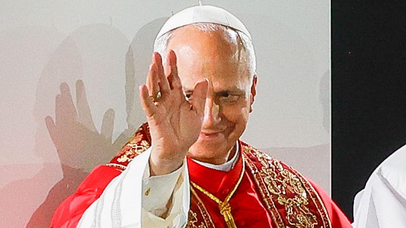 Bon dia i bona sort - Qu� li han regalat al Papa a Madrid i qu� li han regalat a Barcelona? - Bon dia i bona sort | Escoltar