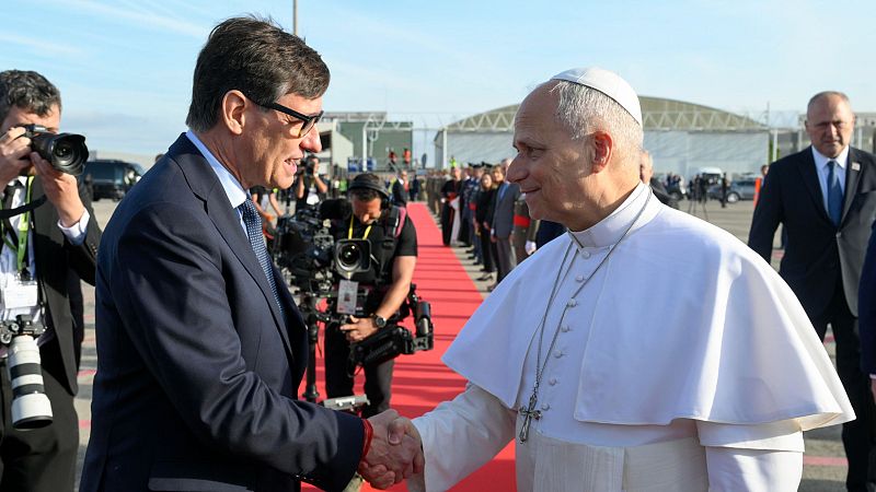 El mat� de R�dio 4 - El president Illa acomiada el Papa a l'aeroport: "Des de la Sagrada Fam�lia s'ha il�luminat el m�n" - El mat� de R�dio 4 | Escoltar