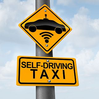 Robotaxis, el coste oculto de la IA y 'Mythic Love': ligar con criaturas del folclore español