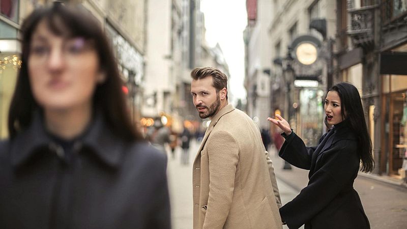Bon dia i bona sort - Es pot reconstruir una parella despr�s d'una infidelitat? - Bon dia i bona sort | Escoltar