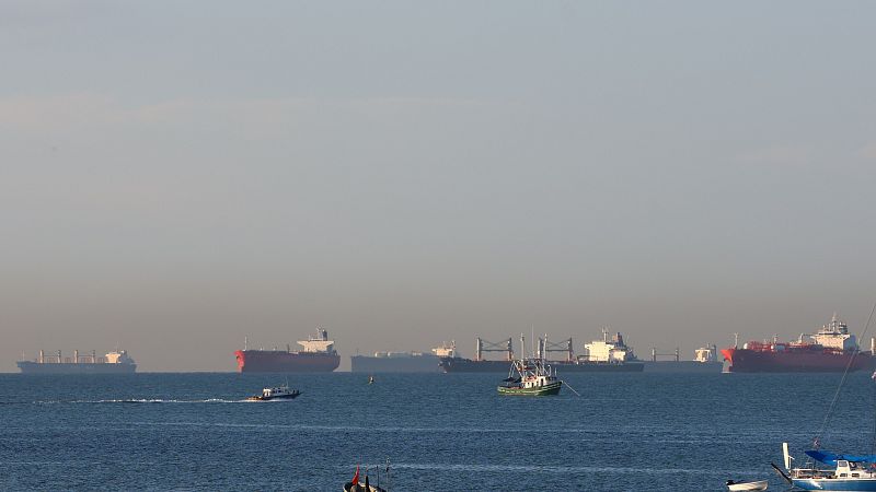La posible reapertura de Ormuz calma las aguas del estrecho - Españoles en la mar | Escuchar