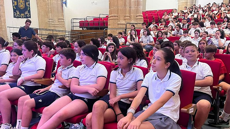 Alumnos de Cáceres se forman para hacer frente a los peligros de las redes sociales