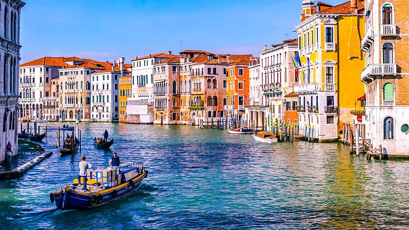 La hora azul - Venecia, lluvia y risa - 16/06/26 - La hora azul | Escuchar