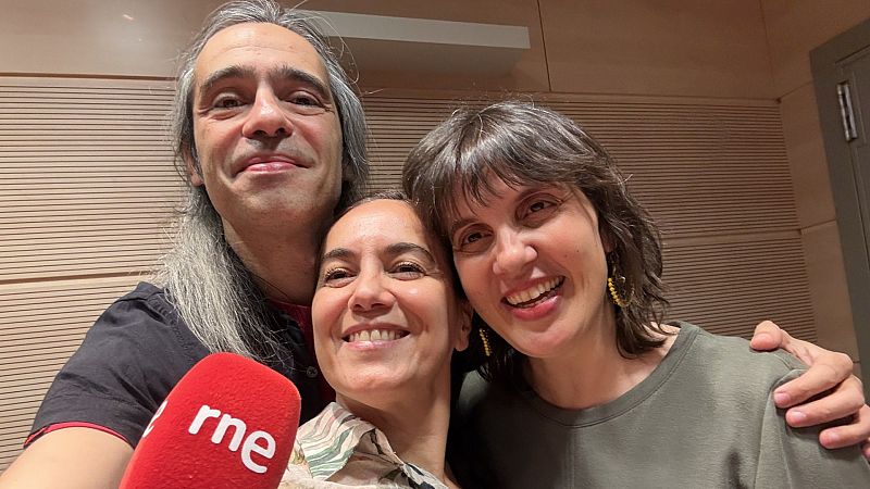 Tándem de Rafaela Carrasco y Álvaro Tato: "Humo" y lo que vendrá - A compás | Escuchar