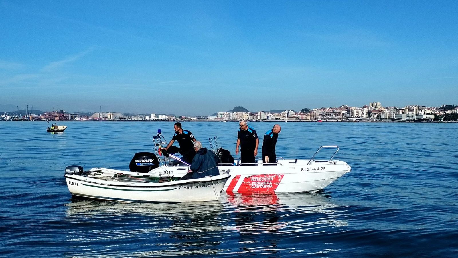 La lucha de los agentes de pesca del Gobierno de Cantabria contra la pesca ilegal | Escuchar