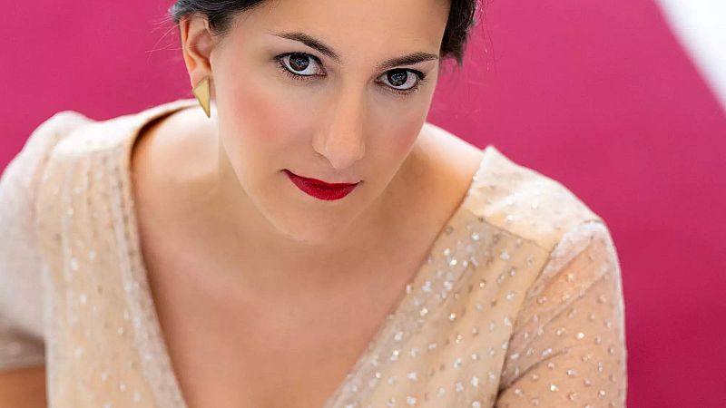 La taberna del puerto - Miren Urbieta-Vega: vasca de origen, gitana en escena - 18/06/26 - La taberna del puerto | Escuchar