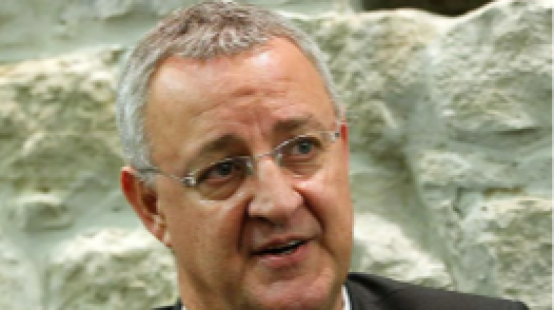 Jesús Caldera: "Fue un error de Zapatero no entregar las joyas a Patrimonio Nacional" - Las mañanas de RNE | Escuchar