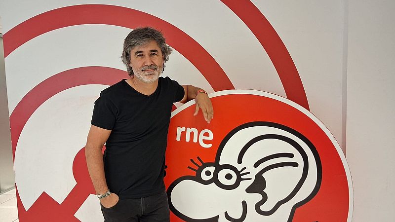 No es un día cualquiera - Pedro Simón: "Mi gran empeño después de Los siguientes era escribir una novela muy luminosa" | Escuchar