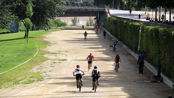 La calor extrema posa Catalunya al l�mit en el pic de l?onada